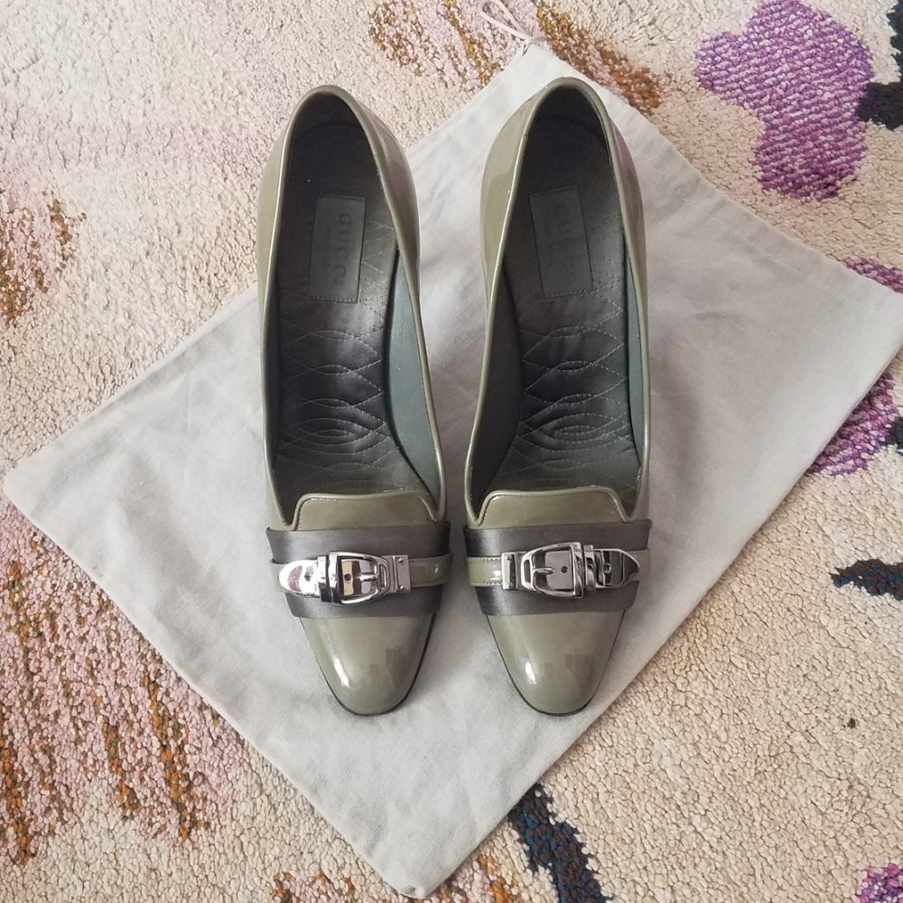 GUCCI Patent Leather Buckle Pumps - Picture 2 of 6